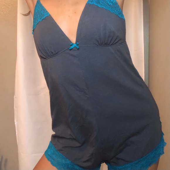 Gilligan & O’Malley Grey Romper with Teal Lace Trim Size M - Picture 2 of 4